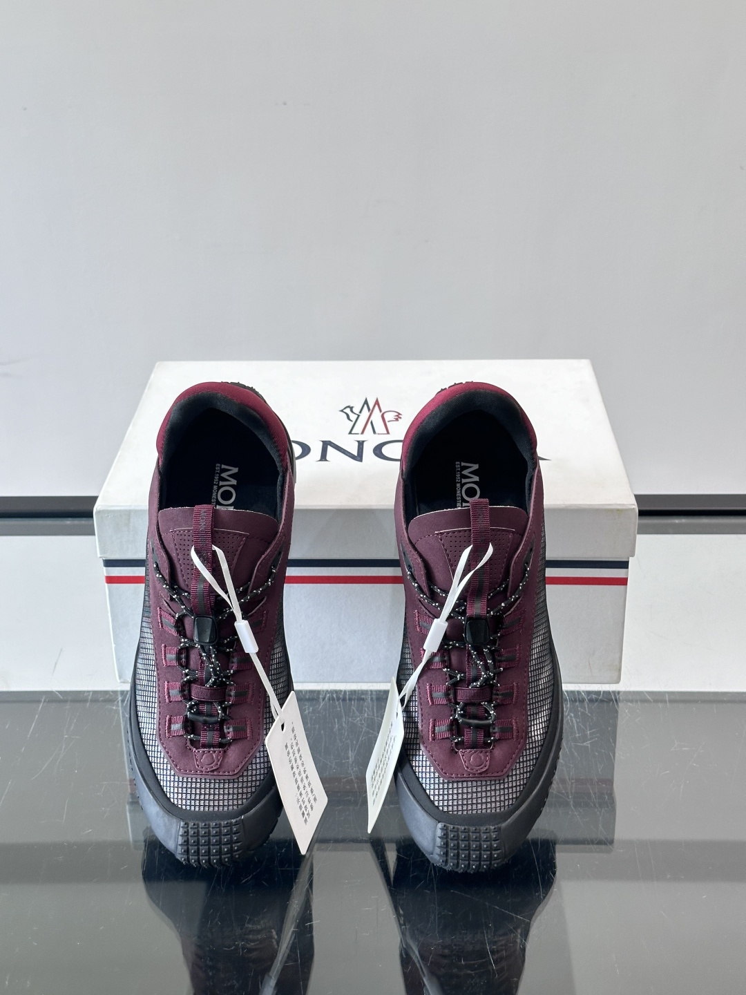 MONCLER蒙口TrailgriPLP男士牛皮革运动鞋👟这款TrailgriPLP男士运动鞋专为贴近户外而设计,将来自 MONCLER蒙口TrailgriPLP男士牛皮革运动鞋👟这款TrailgriPLP男士运动鞋专为贴近户外而设计,将来自