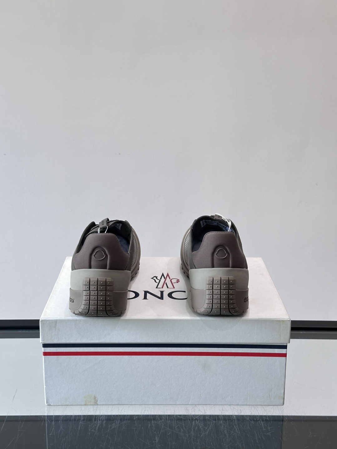 MONCLER蒙口TrailgriPLP男士牛皮革运动鞋👟这款TrailgriPLP男士运动鞋专为贴近户外而设计,将来自 MONCLER蒙口TrailgriPLP男士牛皮革运动鞋👟这款TrailgriPLP男士运动鞋专为贴近户外而设计,将来自