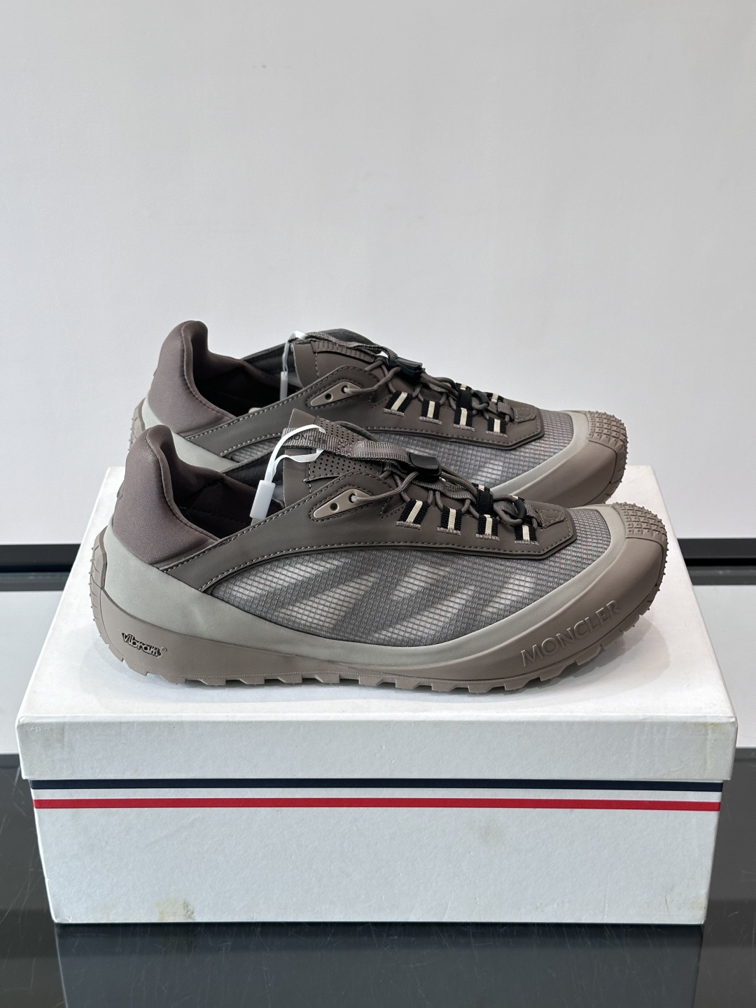 MONCLER蒙口TrailgriPLP男士牛皮革运动鞋👟这款TrailgriPLP男士运动鞋专为贴近户外而设计,将来自 MONCLER蒙口TrailgriPLP男士牛皮革运动鞋👟这款TrailgriPLP男士运动鞋专为贴近户外而设计,将来自