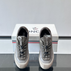 MONCLER蒙口TrailgriPLP男士牛皮革运动鞋👟这款TrailgriPLP男士运动鞋专为贴近户外而设计,将来自 MONCLER蒙口TrailgriPLP男士牛皮革运动鞋👟这款TrailgriPLP男士运动鞋专为贴近户外而设计,将来自