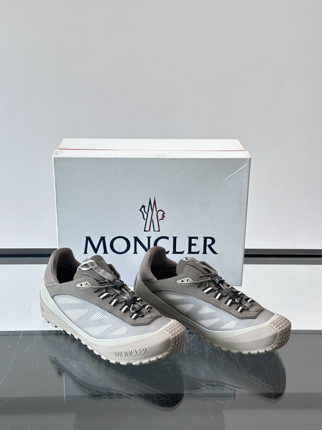 MONCLER蒙口TrailgriPLP男士牛皮革运动鞋👟这款TrailgriPLP男士运动鞋专为贴近户外而设计,将来自 MONCLER蒙口TrailgriPLP男士牛皮革运动鞋👟这款TrailgriPLP男士运动鞋专为贴近户外而设计,将来自