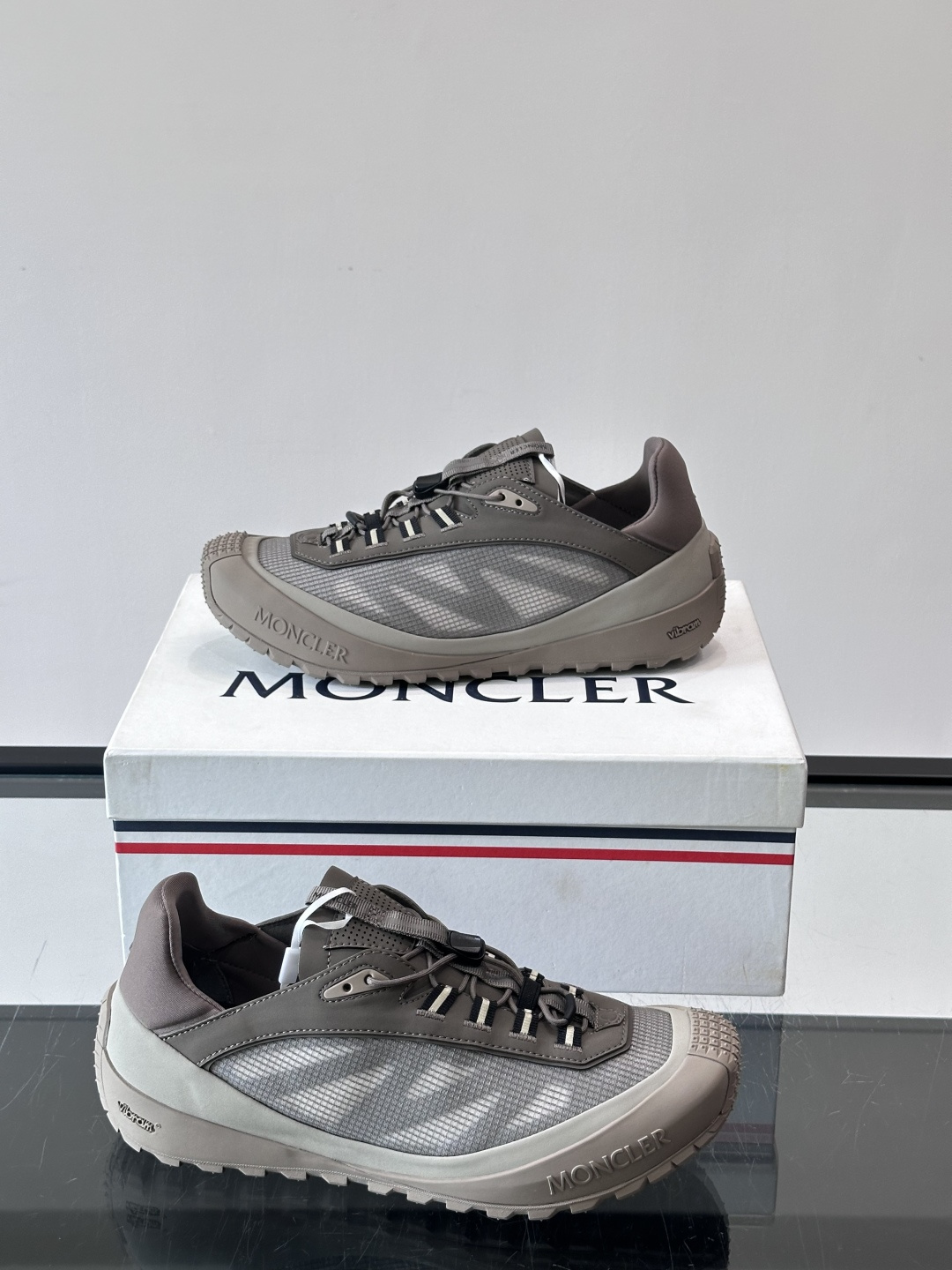 MONCLER蒙口TrailgriPLP男士牛皮革运动鞋👟这款TrailgriPLP男士运动鞋专为贴近户外而设计,将来自 MONCLER蒙口TrailgriPLP男士牛皮革运动鞋👟这款TrailgriPLP男士运动鞋专为贴近户外而设计,将来自