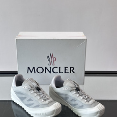MONCLER蒙口TrailgriPLP男士牛皮革运动鞋👟这款TrailgriPLP男士运动鞋专为贴近户外而设计,将来自 MONCLER蒙口TrailgriPLP男士牛皮革运动鞋👟这款TrailgriPLP男士运动鞋专为贴近户外而设计,将来自