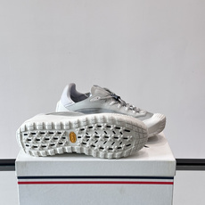 MONCLER蒙口TrailgriPLP男士牛皮革运动鞋👟这款TrailgriPLP男士运动鞋专为贴近户外而设计,将来自 MONCLER蒙口TrailgriPLP男士牛皮革运动鞋👟这款TrailgriPLP男士运动鞋专为贴近户外而设计,将来自