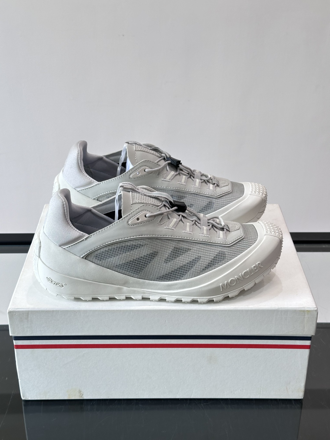 MONCLER蒙口TrailgriPLP男士牛皮革运动鞋👟这款TrailgriPLP男士运动鞋专为贴近户外而设计,将来自 MONCLER蒙口TrailgriPLP男士牛皮革运动鞋👟这款TrailgriPLP男士运动鞋专为贴近户外而设计,将来自