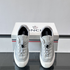 MONCLER蒙口TrailgriPLP男士牛皮革运动鞋👟这款TrailgriPLP男士运动鞋专为贴近户外而设计,将来自 MONCLER蒙口TrailgriPLP男士牛皮革运动鞋👟这款TrailgriPLP男士运动鞋专为贴近户外而设计,将来自