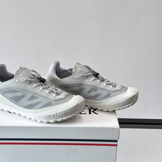 MONCLER蒙口TrailgriPLP男士牛皮革运动鞋👟这款TrailgriPLP男士运动鞋专为贴近户外而设计,将来自 MONCLER蒙口TrailgriPLP男士牛皮革运动鞋👟这款TrailgriPLP男士运动鞋专为贴近户外而设计,将来自