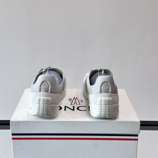 MONCLER蒙口TrailgriPLP男士牛皮革运动鞋👟这款TrailgriPLP男士运动鞋专为贴近户外而设计,将来自 MONCLER蒙口TrailgriPLP男士牛皮革运动鞋👟这款TrailgriPLP男士运动鞋专为贴近户外而设计,将来自