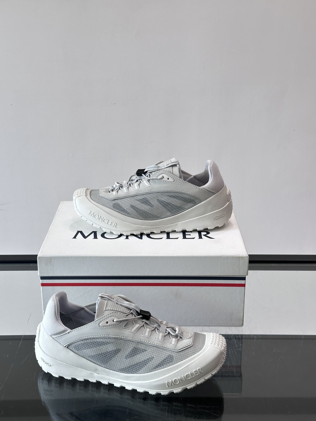 MONCLER蒙口TrailgriPLP男士牛皮革运动鞋👟这款TrailgriPLP男士运动鞋专为贴近户外而设计,将来自 MONCLER蒙口TrailgriPLP男士牛皮革运动鞋👟这款TrailgriPLP男士运动鞋专为贴近户外而设计,将来自