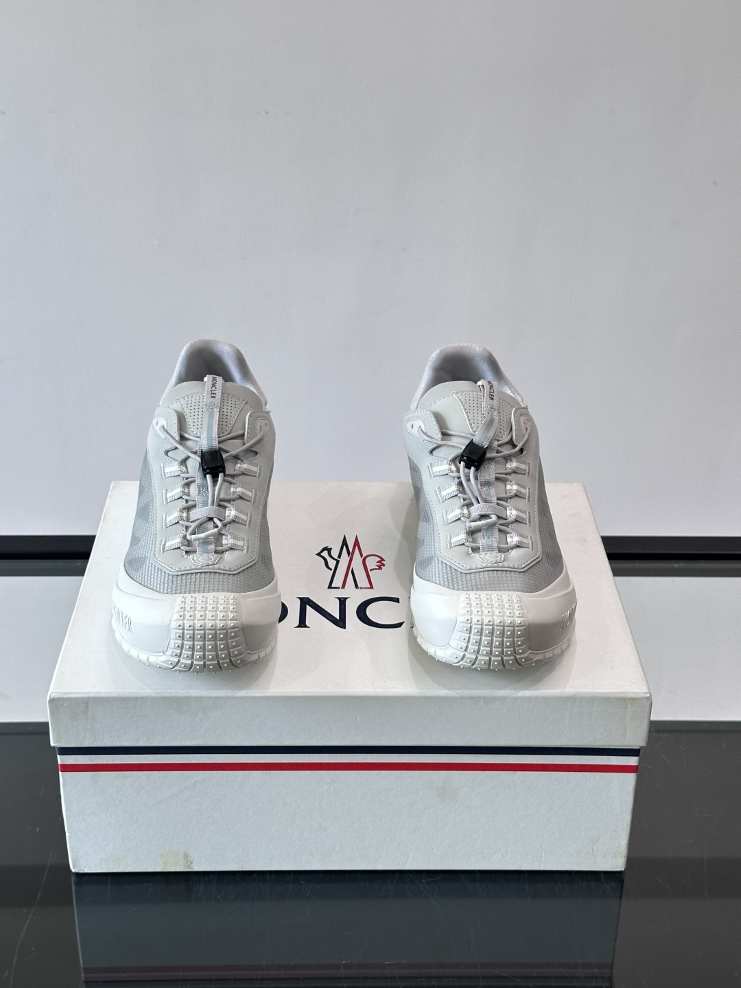 MONCLER蒙口TrailgriPLP男士牛皮革运动鞋👟这款TrailgriPLP男士运动鞋专为贴近户外而设计,将来自 MONCLER蒙口TrailgriPLP男士牛皮革运动鞋👟这款TrailgriPLP男士运动鞋专为贴近户外而设计,将来自