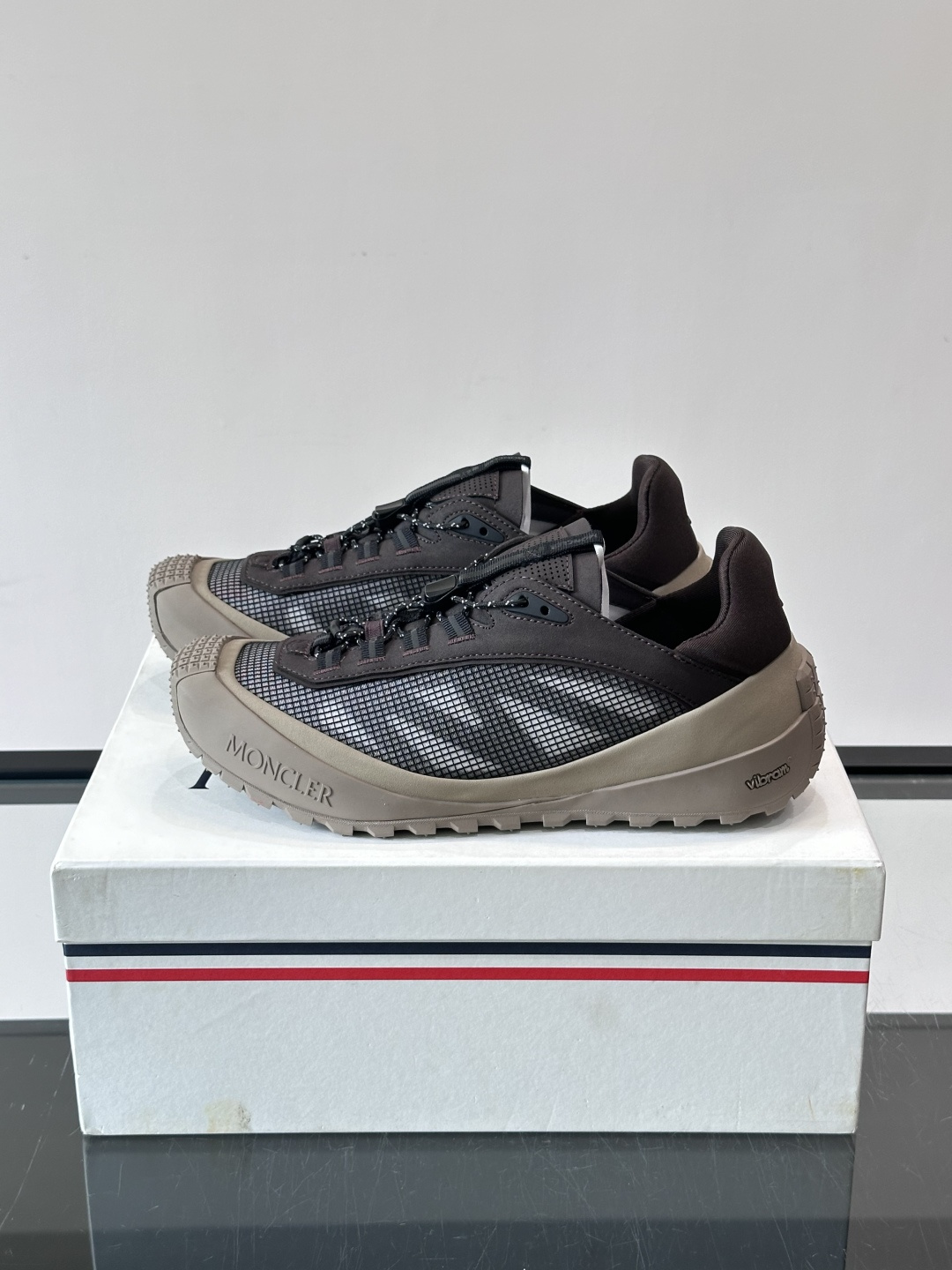 MONCLER蒙口TrailgriPLP男士牛皮革运动鞋👟这款TrailgriPLP男士运动鞋专为贴近户外而设计,将来自 MONCLER蒙口TrailgriPLP男士牛皮革运动鞋👟这款TrailgriPLP男士运动鞋专为贴近户外而设计,将来自