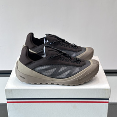 MONCLER蒙口TrailgriPLP男士牛皮革运动鞋👟这款TrailgriPLP男士运动鞋专为贴近户外而设计,将来自 MONCLER蒙口TrailgriPLP男士牛皮革运动鞋👟这款TrailgriPLP男士运动鞋专为贴近户外而设计,将来自