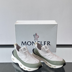 Moncler/蒙口男士休闲运动鞋,具有舒适防滑性能,采用一体成型进口飞织科技面料制成,兼备创新、功能性与图形细节于一体 Moncler/蒙口男士休闲运动鞋,具有舒适防滑性能,采用一体成型进口飞织科技面料制成,兼备创新、功能性与图形细节于一体