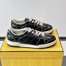 FENDI Match运动鞋皮革低帮鞋标志性FENDI Match运动鞋,鞋舌饰有全新FENDI TaPe饰带。 鞋面采 FENDI Match运动鞋皮革低帮鞋标志性FENDI Match运动鞋,鞋舌饰有全新FENDI TaPe饰带。 鞋面采