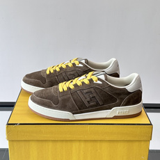 FENDI Match运动鞋皮革低帮鞋标志性FENDI Match运动鞋,鞋舌饰有全新FENDI TaPe饰带。 鞋面采 FENDI Match运动鞋皮革低帮鞋标志性FENDI Match运动鞋,鞋舌饰有全新FENDI TaPe饰带。 鞋面采