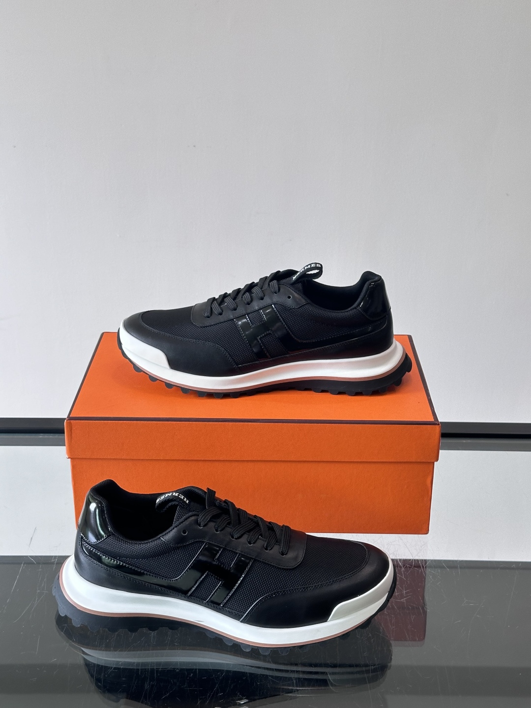 爱马仕厚底运动鞋 👟这款爱马仕厚底运动鞋采用进口头层牛皮+透气网面,质感高级又舒适。鞋头自然色橡胶嵌饰,橡胶鞋底有几 爱马仕厚底运动鞋 👟这款爱马仕厚底运动鞋采用进口头层牛皮+透气网面,质感高级又舒适。鞋头自然色橡胶嵌饰,橡胶鞋底有几