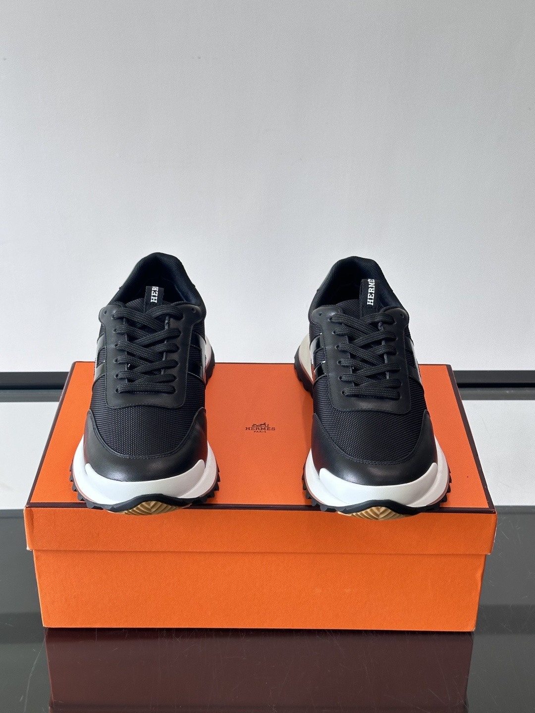 爱马仕厚底运动鞋 👟这款爱马仕厚底运动鞋采用进口头层牛皮+透气网面,质感高级又舒适。鞋头自然色橡胶嵌饰,橡胶鞋底有几 爱马仕厚底运动鞋 👟这款爱马仕厚底运动鞋采用进口头层牛皮+透气网面,质感高级又舒适。鞋头自然色橡胶嵌饰,橡胶鞋底有几