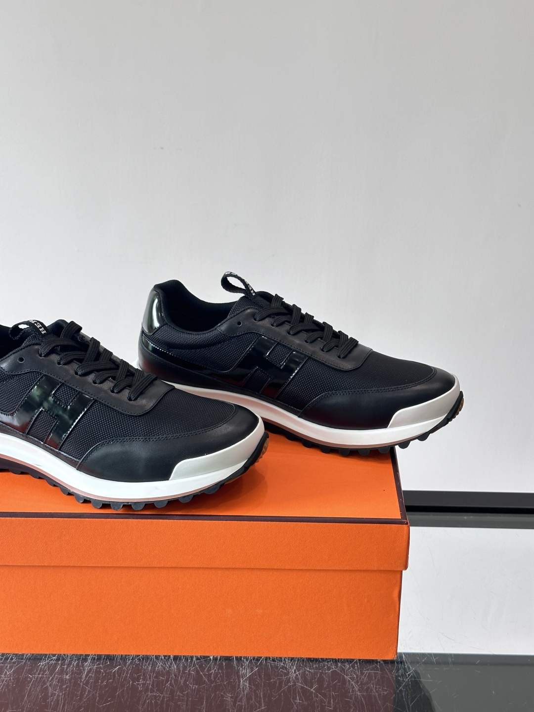 爱马仕厚底运动鞋 👟这款爱马仕厚底运动鞋采用进口头层牛皮+透气网面,质感高级又舒适。鞋头自然色橡胶嵌饰,橡胶鞋底有几 爱马仕厚底运动鞋 👟这款爱马仕厚底运动鞋采用进口头层牛皮+透气网面,质感高级又舒适。鞋头自然色橡胶嵌饰,橡胶鞋底有几