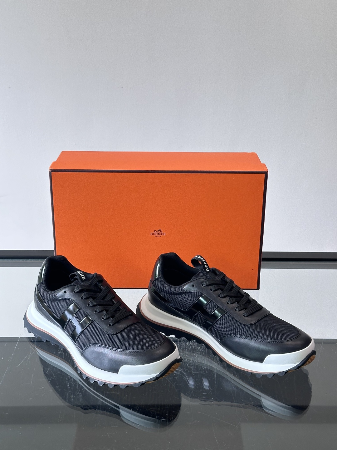 爱马仕厚底运动鞋 👟这款爱马仕厚底运动鞋采用进口头层牛皮+透气网面,质感高级又舒适。鞋头自然色橡胶嵌饰,橡胶鞋底有几 爱马仕厚底运动鞋 👟这款爱马仕厚底运动鞋采用进口头层牛皮+透气网面,质感高级又舒适。鞋头自然色橡胶嵌饰,橡胶鞋底有几