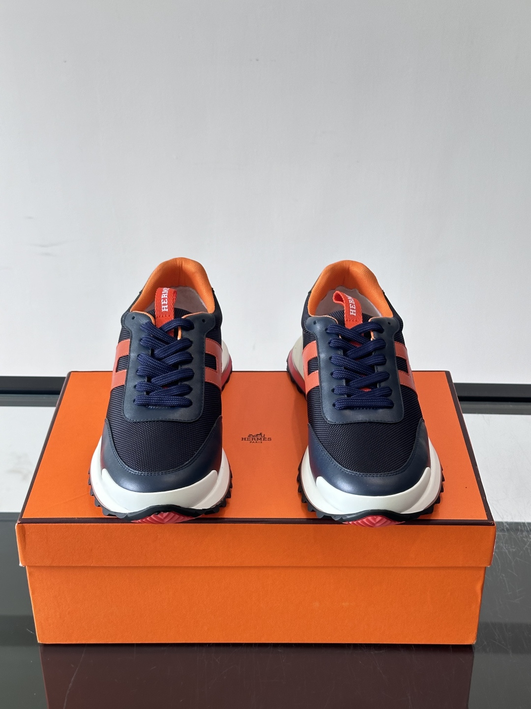 爱马仕厚底运动鞋 👟这款爱马仕厚底运动鞋采用进口头层牛皮+透气网面,质感高级又舒适。鞋头自然色橡胶嵌饰,橡胶鞋底有几 爱马仕厚底运动鞋 👟这款爱马仕厚底运动鞋采用进口头层牛皮+透气网面,质感高级又舒适。鞋头自然色橡胶嵌饰,橡胶鞋底有几