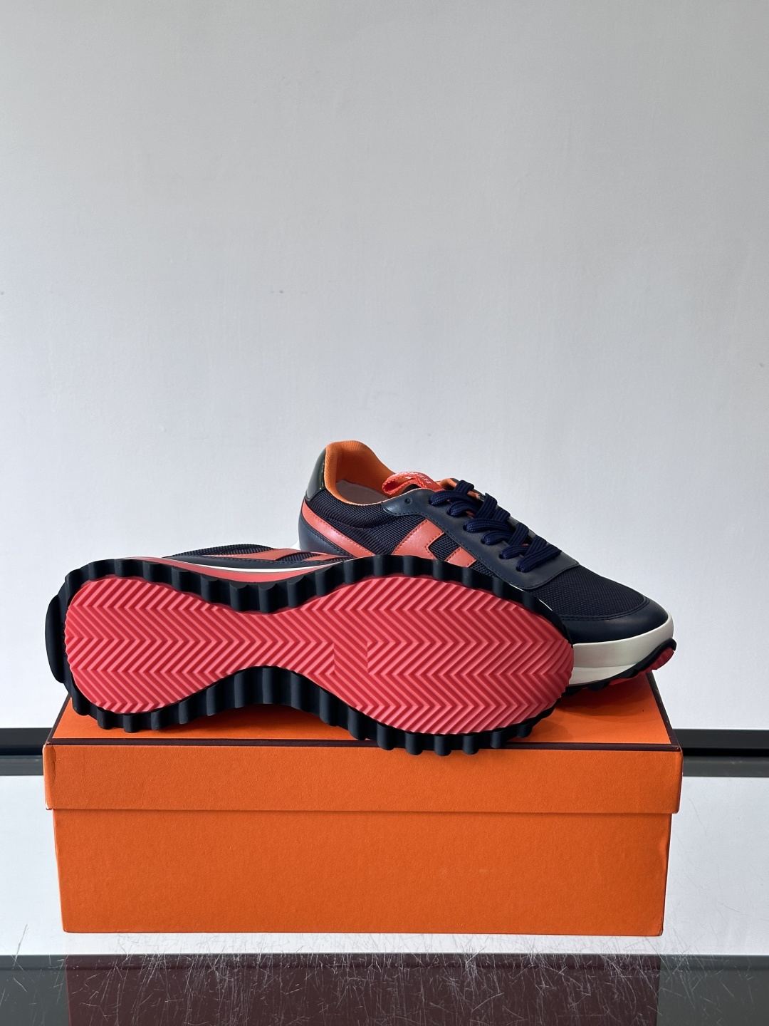 爱马仕厚底运动鞋 👟这款爱马仕厚底运动鞋采用进口头层牛皮+透气网面,质感高级又舒适。鞋头自然色橡胶嵌饰,橡胶鞋底有几 爱马仕厚底运动鞋 👟这款爱马仕厚底运动鞋采用进口头层牛皮+透气网面,质感高级又舒适。鞋头自然色橡胶嵌饰,橡胶鞋底有几