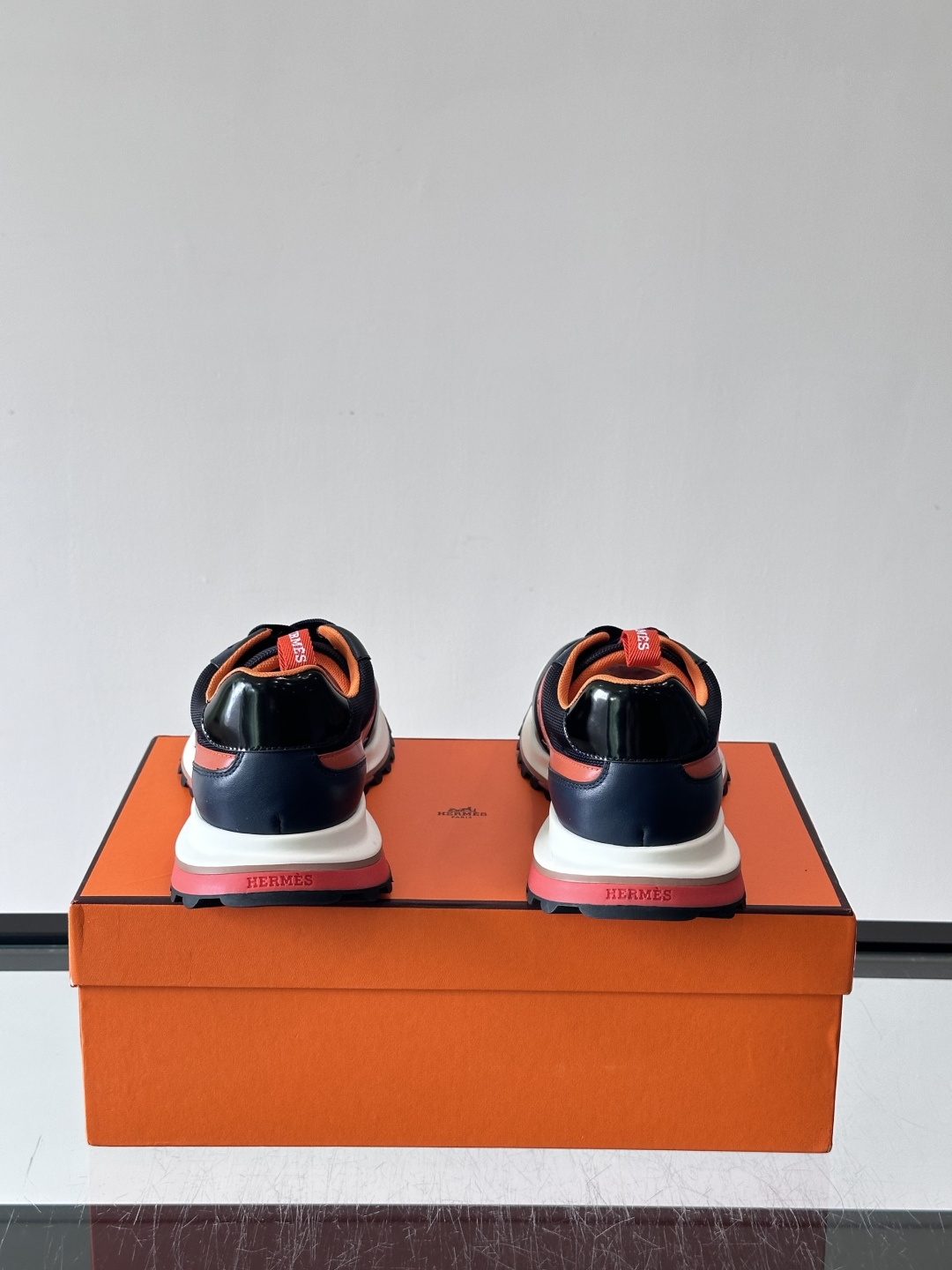 爱马仕厚底运动鞋 👟这款爱马仕厚底运动鞋采用进口头层牛皮+透气网面,质感高级又舒适。鞋头自然色橡胶嵌饰,橡胶鞋底有几 爱马仕厚底运动鞋 👟这款爱马仕厚底运动鞋采用进口头层牛皮+透气网面,质感高级又舒适。鞋头自然色橡胶嵌饰,橡胶鞋底有几