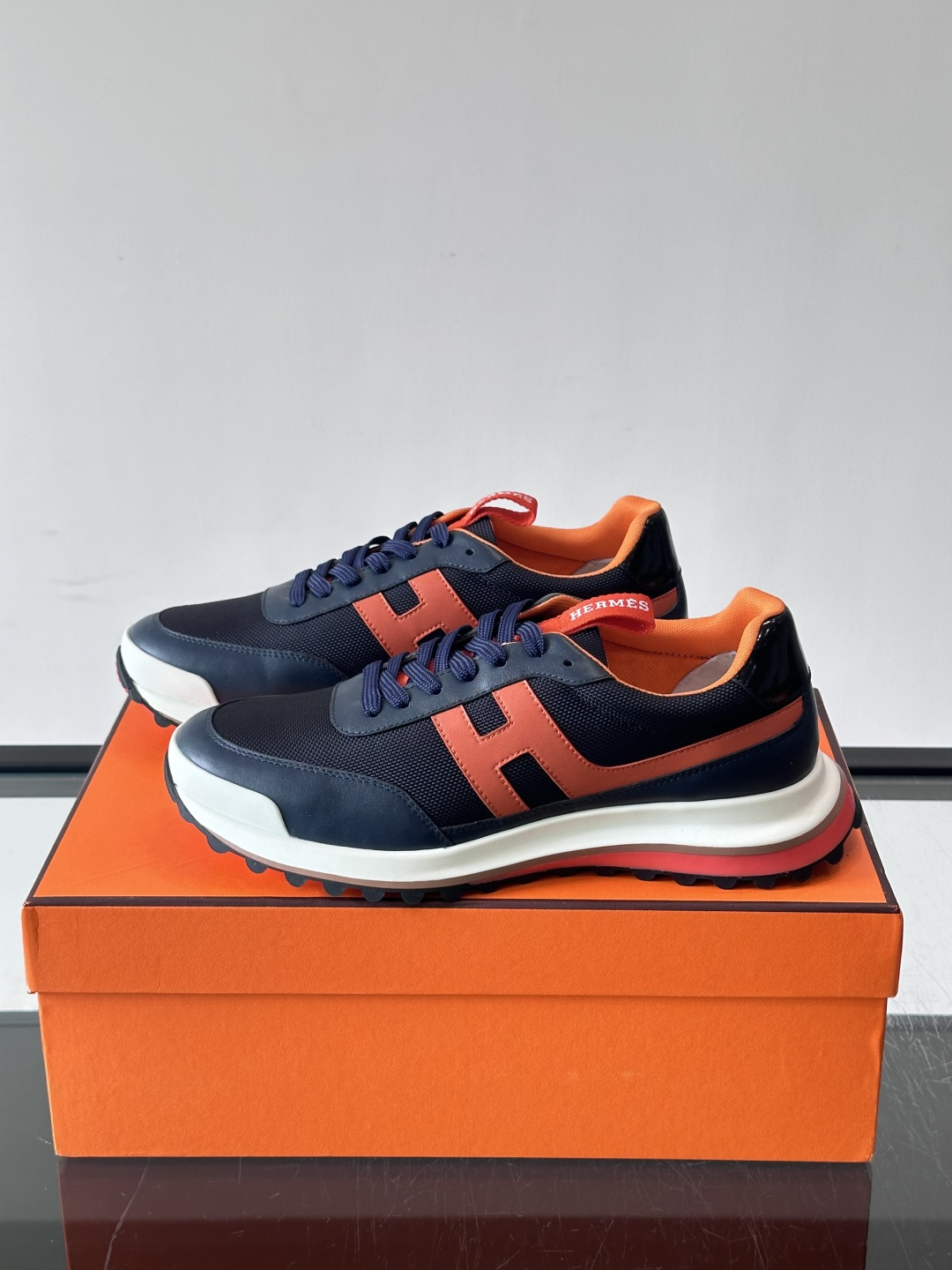 爱马仕厚底运动鞋 👟这款爱马仕厚底运动鞋采用进口头层牛皮+透气网面,质感高级又舒适。鞋头自然色橡胶嵌饰,橡胶鞋底有几 爱马仕厚底运动鞋 👟这款爱马仕厚底运动鞋采用进口头层牛皮+透气网面,质感高级又舒适。鞋头自然色橡胶嵌饰,橡胶鞋底有几