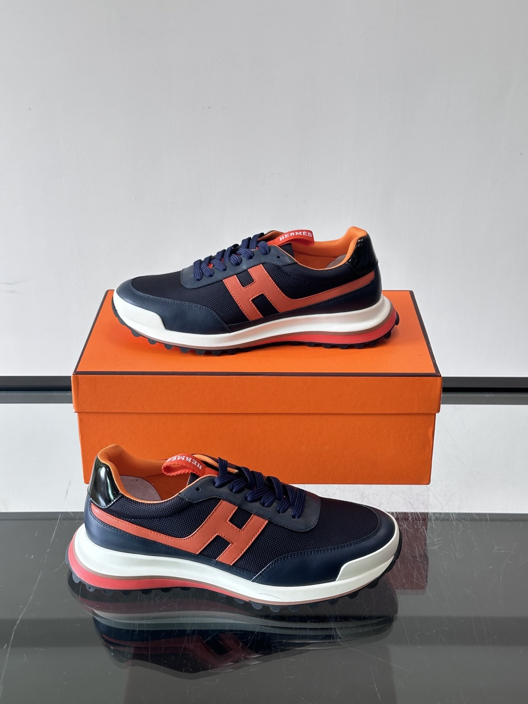 爱马仕厚底运动鞋 👟这款爱马仕厚底运动鞋采用进口头层牛皮+透气网面,质感高级又舒适。鞋头自然色橡胶嵌饰,橡胶鞋底有几 爱马仕厚底运动鞋 👟这款爱马仕厚底运动鞋采用进口头层牛皮+透气网面,质感高级又舒适。鞋头自然色橡胶嵌饰,橡胶鞋底有几