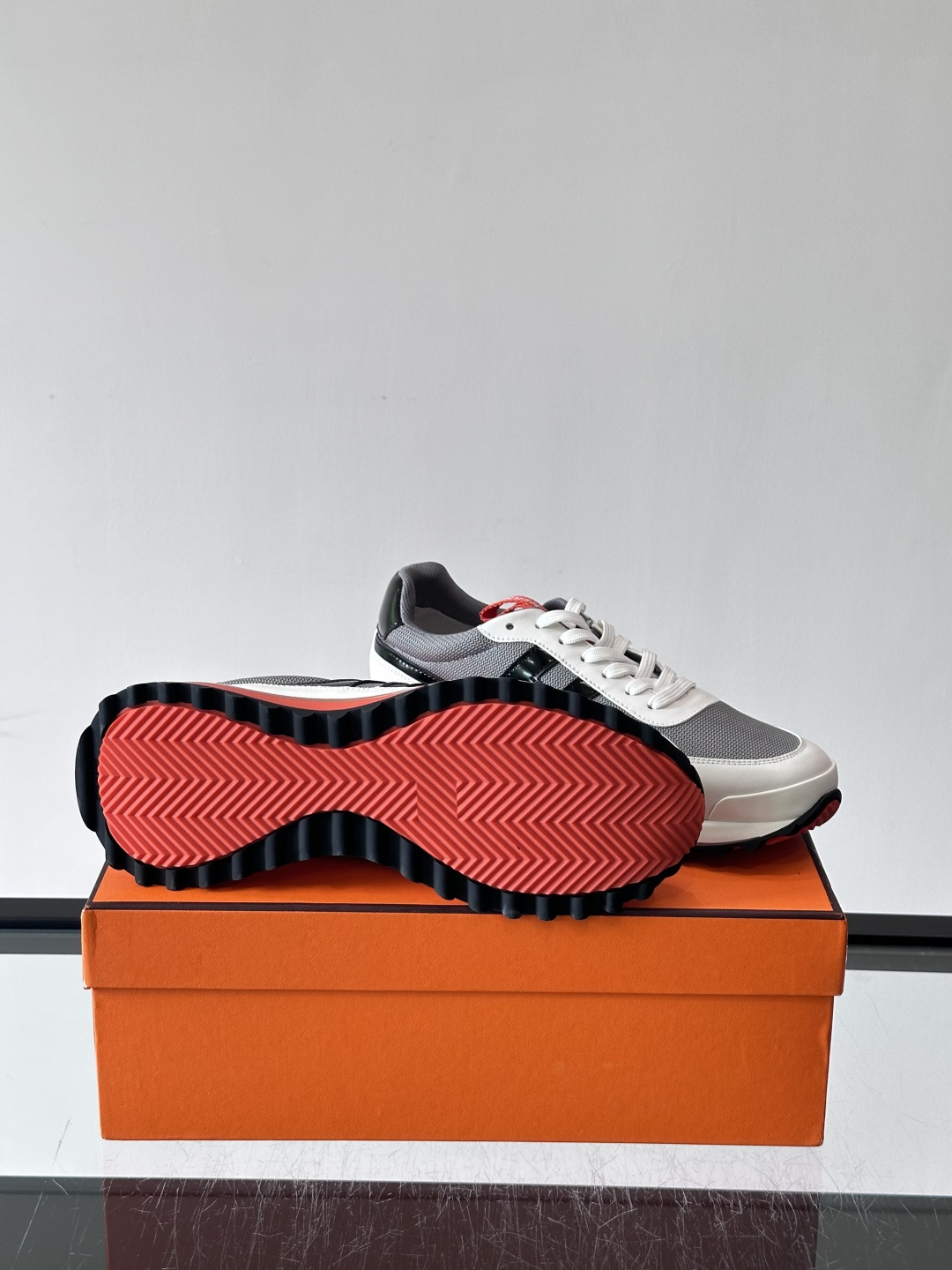 爱马仕厚底运动鞋 👟这款爱马仕厚底运动鞋采用进口头层牛皮+透气网面,质感高级又舒适。鞋头自然色橡胶嵌饰,橡胶鞋底有几 爱马仕厚底运动鞋 👟这款爱马仕厚底运动鞋采用进口头层牛皮+透气网面,质感高级又舒适。鞋头自然色橡胶嵌饰,橡胶鞋底有几