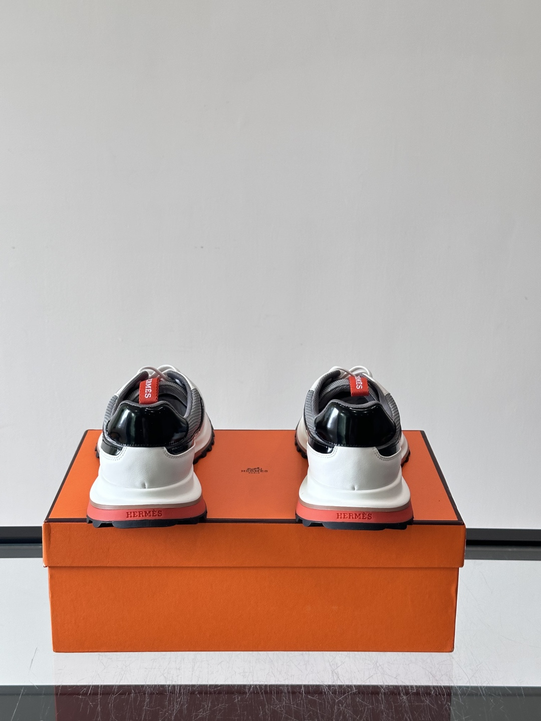 爱马仕厚底运动鞋 👟这款爱马仕厚底运动鞋采用进口头层牛皮+透气网面,质感高级又舒适。鞋头自然色橡胶嵌饰,橡胶鞋底有几 爱马仕厚底运动鞋 👟这款爱马仕厚底运动鞋采用进口头层牛皮+透气网面,质感高级又舒适。鞋头自然色橡胶嵌饰,橡胶鞋底有几