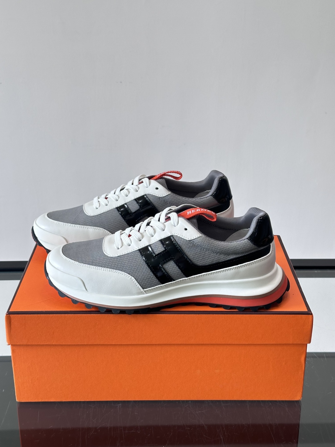 爱马仕厚底运动鞋 👟这款爱马仕厚底运动鞋采用进口头层牛皮+透气网面,质感高级又舒适。鞋头自然色橡胶嵌饰,橡胶鞋底有几 爱马仕厚底运动鞋 👟这款爱马仕厚底运动鞋采用进口头层牛皮+透气网面,质感高级又舒适。鞋头自然色橡胶嵌饰,橡胶鞋底有几