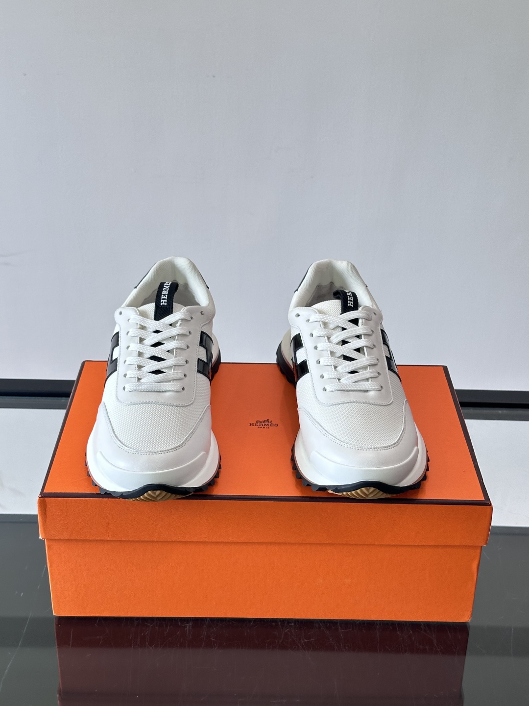 爱马仕厚底运动鞋 👟这款爱马仕厚底运动鞋采用进口头层牛皮+透气网面,质感高级又舒适。鞋头自然色橡胶嵌饰,橡胶鞋底有几 爱马仕厚底运动鞋 👟这款爱马仕厚底运动鞋采用进口头层牛皮+透气网面,质感高级又舒适。鞋头自然色橡胶嵌饰,橡胶鞋底有几