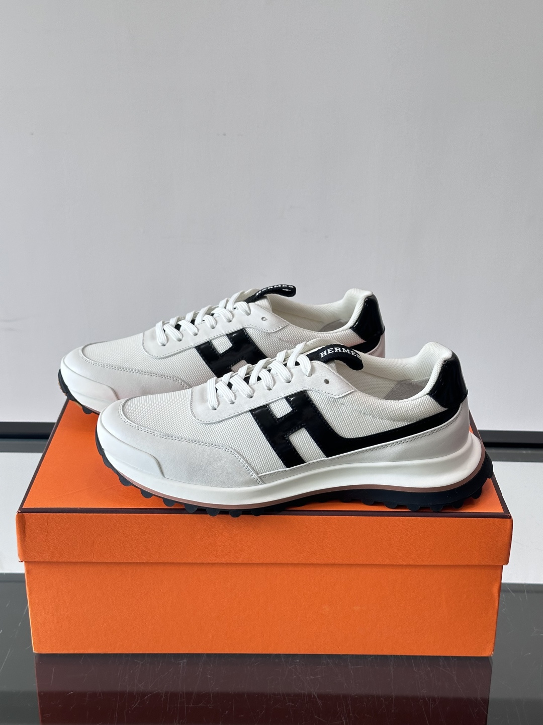 爱马仕厚底运动鞋 👟这款爱马仕厚底运动鞋采用进口头层牛皮+透气网面,质感高级又舒适。鞋头自然色橡胶嵌饰,橡胶鞋底有几 爱马仕厚底运动鞋 👟这款爱马仕厚底运动鞋采用进口头层牛皮+透气网面,质感高级又舒适。鞋头自然色橡胶嵌饰,橡胶鞋底有几