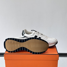 爱马仕厚底运动鞋 👟这款爱马仕厚底运动鞋采用进口头层牛皮+透气网面,质感高级又舒适。鞋头自然色橡胶嵌饰,橡胶鞋底有几 爱马仕厚底运动鞋 👟这款爱马仕厚底运动鞋采用进口头层牛皮+透气网面,质感高级又舒适。鞋头自然色橡胶嵌饰,橡胶鞋底有几