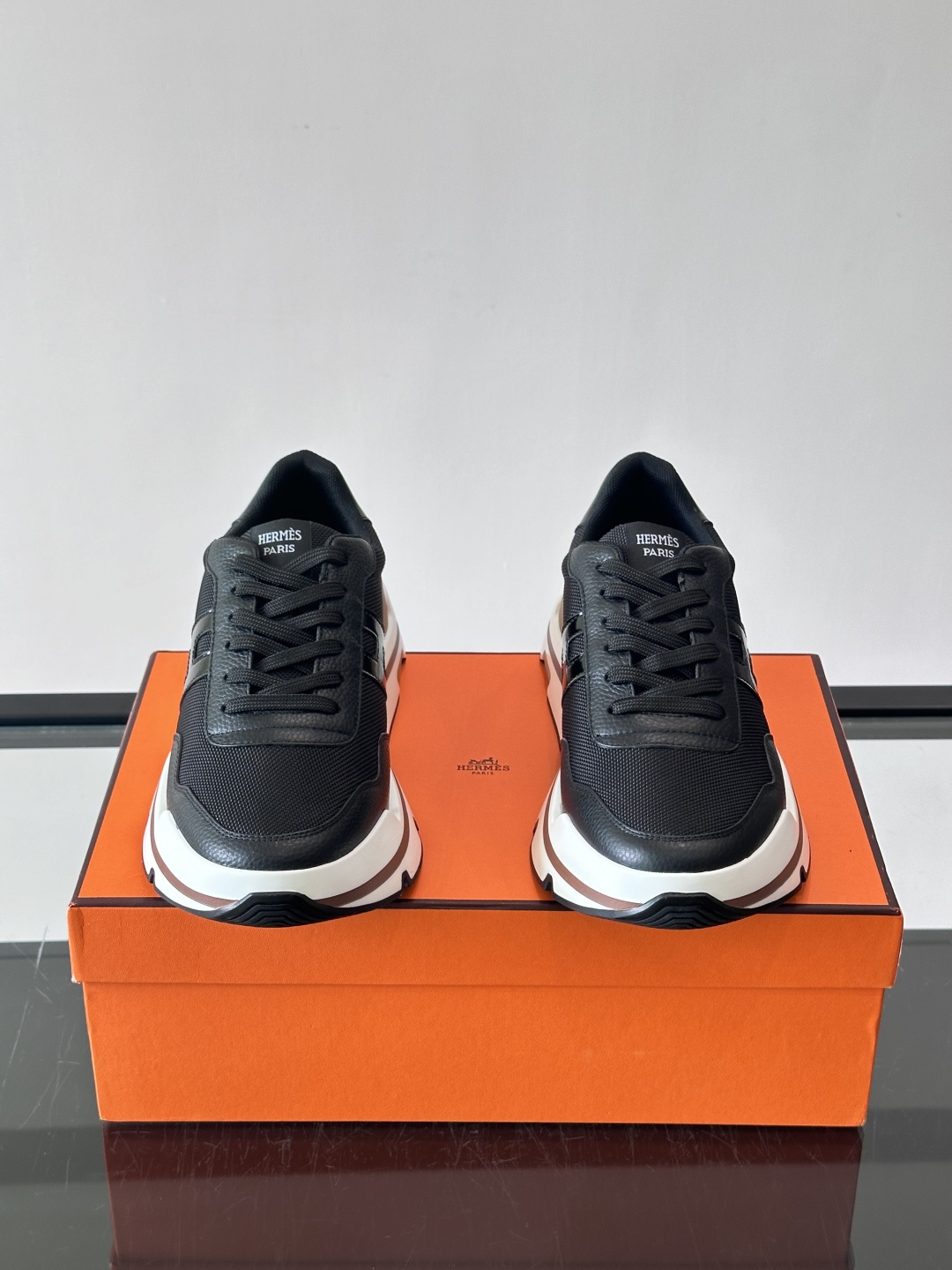 爱马仕厚底运动鞋 👟这款爱马仕厚底运动鞋采用进口头层牛皮+透气网面,质感高级又舒适。鞋头自然色橡胶嵌饰,橡胶鞋底有几 爱马仕厚底运动鞋 👟这款爱马仕厚底运动鞋采用进口头层牛皮+透气网面,质感高级又舒适。鞋头自然色橡胶嵌饰,橡胶鞋底有几
