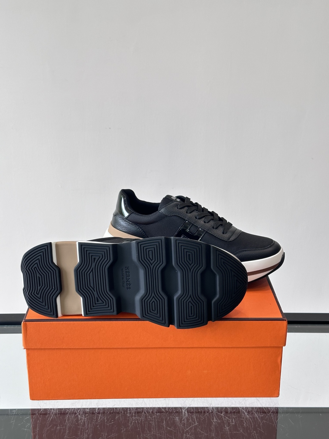 爱马仕厚底运动鞋 👟这款爱马仕厚底运动鞋采用进口头层牛皮+透气网面,质感高级又舒适。鞋头自然色橡胶嵌饰,橡胶鞋底有几 爱马仕厚底运动鞋 👟这款爱马仕厚底运动鞋采用进口头层牛皮+透气网面,质感高级又舒适。鞋头自然色橡胶嵌饰,橡胶鞋底有几