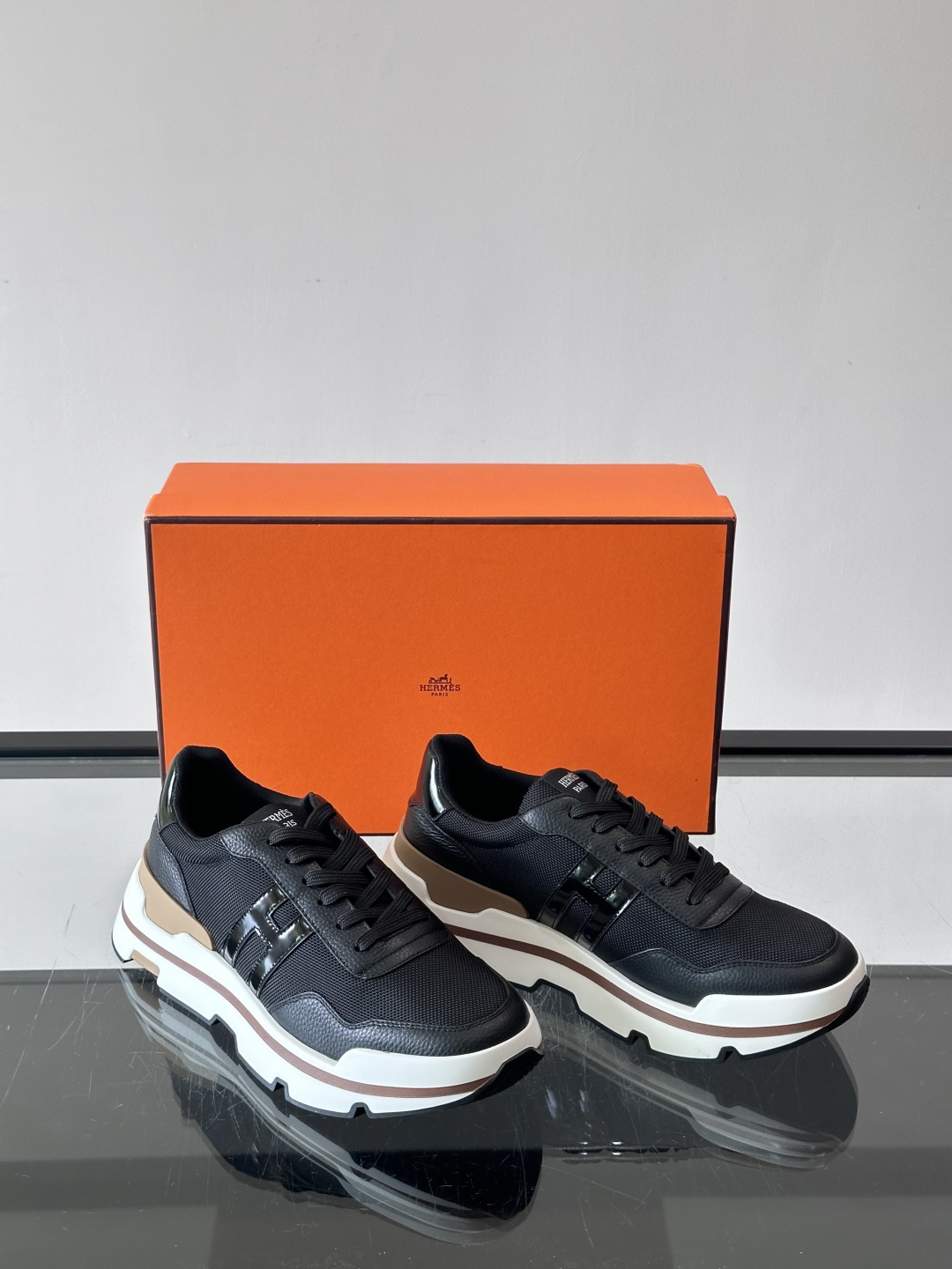 爱马仕厚底运动鞋 👟这款爱马仕厚底运动鞋采用进口头层牛皮+透气网面,质感高级又舒适。鞋头自然色橡胶嵌饰,橡胶鞋底有几 爱马仕厚底运动鞋 👟这款爱马仕厚底运动鞋采用进口头层牛皮+透气网面,质感高级又舒适。鞋头自然色橡胶嵌饰,橡胶鞋底有几