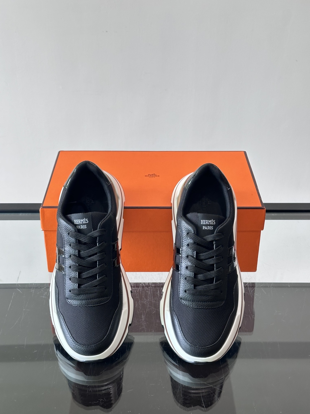 爱马仕厚底运动鞋 👟这款爱马仕厚底运动鞋采用进口头层牛皮+透气网面,质感高级又舒适。鞋头自然色橡胶嵌饰,橡胶鞋底有几 爱马仕厚底运动鞋 👟这款爱马仕厚底运动鞋采用进口头层牛皮+透气网面,质感高级又舒适。鞋头自然色橡胶嵌饰,橡胶鞋底有几