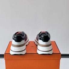 爱马仕厚底运动鞋 👟这款爱马仕厚底运动鞋采用进口头层牛皮+透气网面,质感高级又舒适。鞋头自然色橡胶嵌饰,橡胶鞋底有几 爱马仕厚底运动鞋 👟这款爱马仕厚底运动鞋采用进口头层牛皮+透气网面,质感高级又舒适。鞋头自然色橡胶嵌饰,橡胶鞋底有几