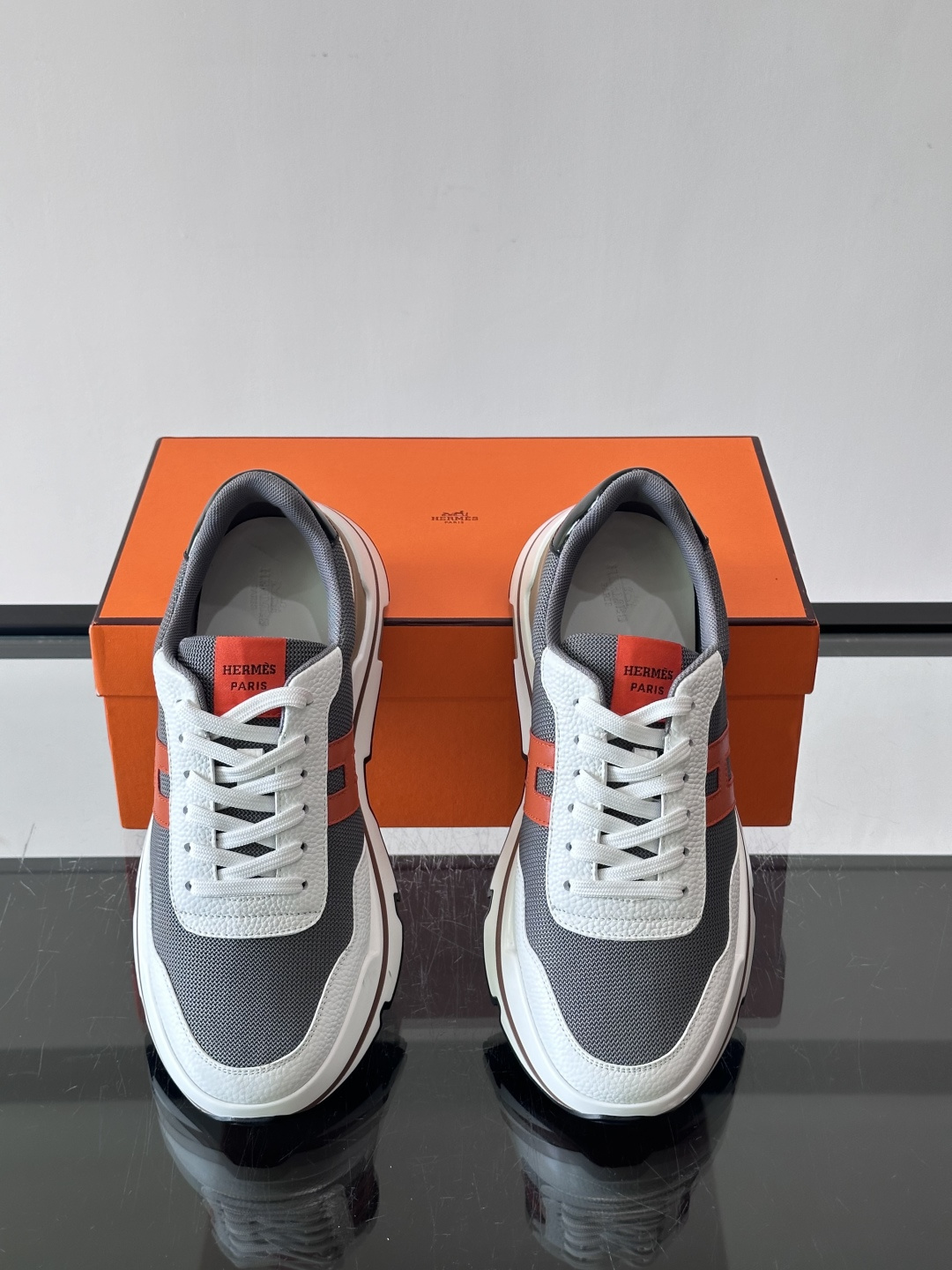 爱马仕厚底运动鞋 👟这款爱马仕厚底运动鞋采用进口头层牛皮+透气网面,质感高级又舒适。鞋头自然色橡胶嵌饰,橡胶鞋底有几 爱马仕厚底运动鞋 👟这款爱马仕厚底运动鞋采用进口头层牛皮+透气网面,质感高级又舒适。鞋头自然色橡胶嵌饰,橡胶鞋底有几