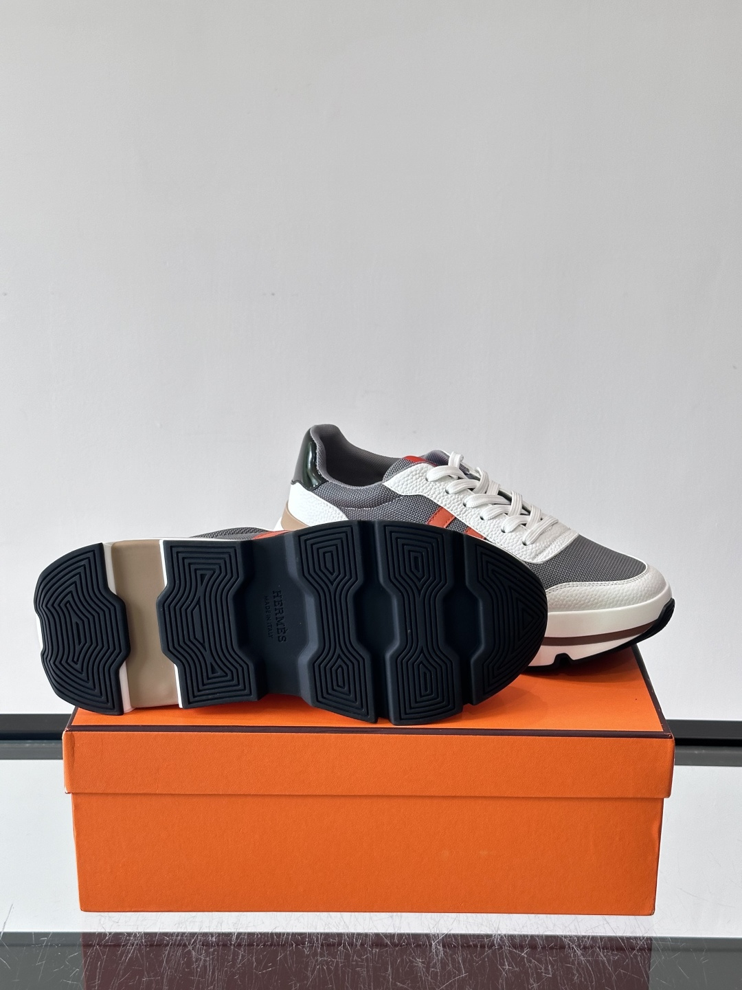 爱马仕厚底运动鞋 👟这款爱马仕厚底运动鞋采用进口头层牛皮+透气网面,质感高级又舒适。鞋头自然色橡胶嵌饰,橡胶鞋底有几 爱马仕厚底运动鞋 👟这款爱马仕厚底运动鞋采用进口头层牛皮+透气网面,质感高级又舒适。鞋头自然色橡胶嵌饰,橡胶鞋底有几