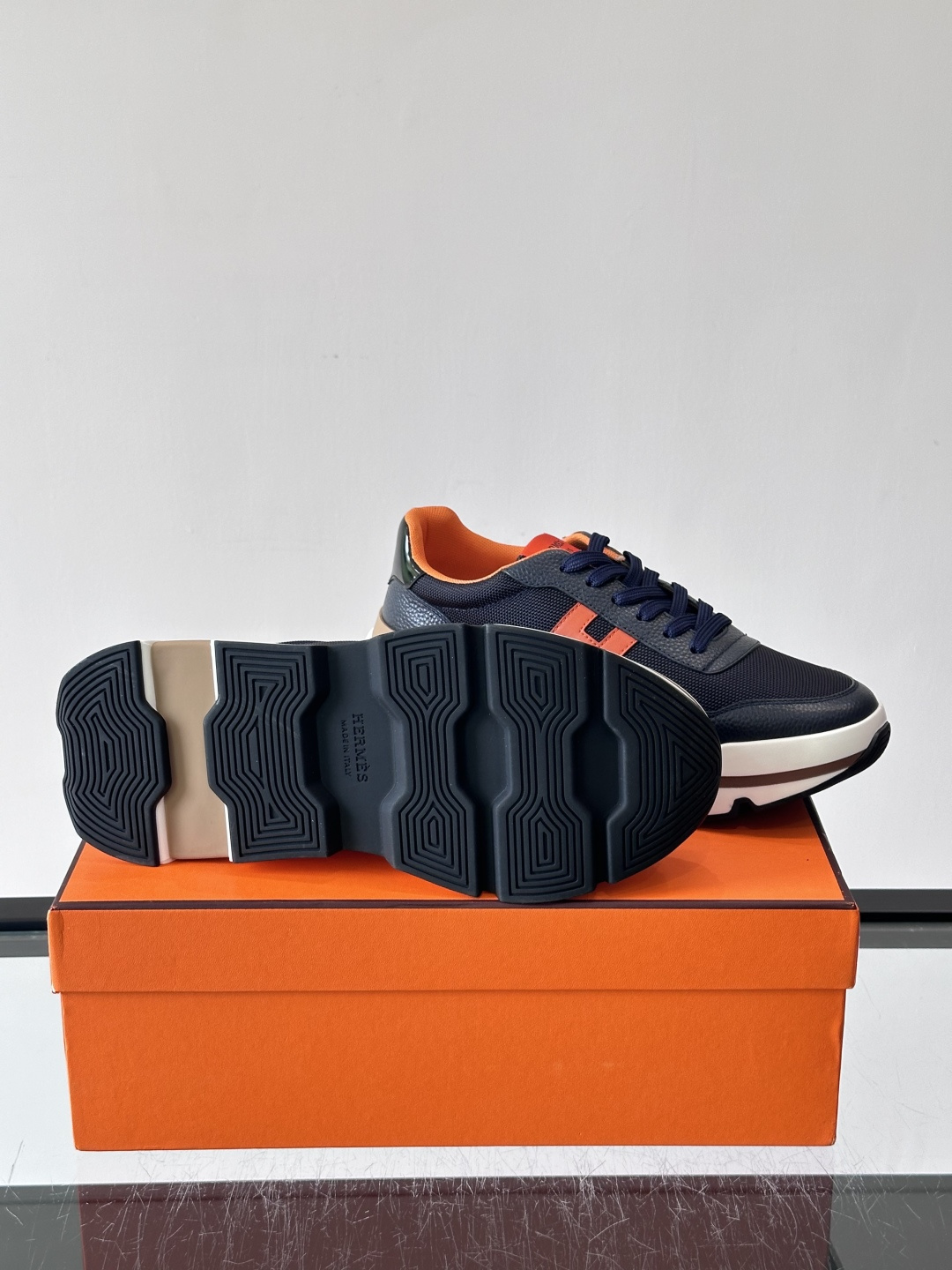 爱马仕厚底运动鞋 👟这款爱马仕厚底运动鞋采用进口头层牛皮+透气网面,质感高级又舒适。鞋头自然色橡胶嵌饰,橡胶鞋底有几 爱马仕厚底运动鞋 👟这款爱马仕厚底运动鞋采用进口头层牛皮+透气网面,质感高级又舒适。鞋头自然色橡胶嵌饰,橡胶鞋底有几