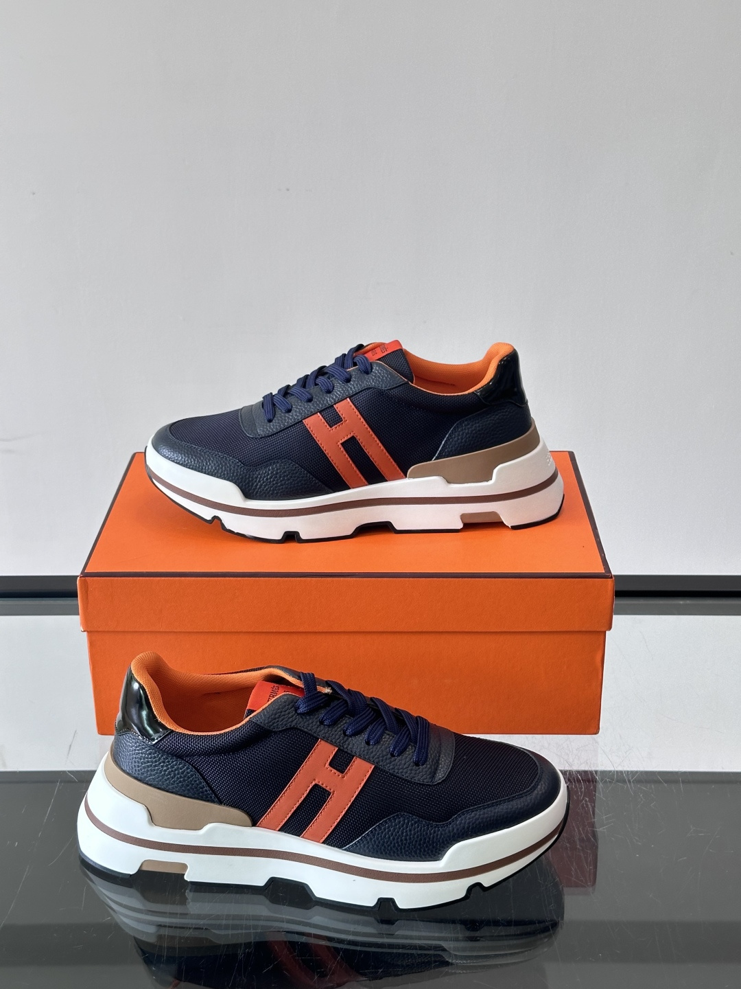 爱马仕厚底运动鞋 👟这款爱马仕厚底运动鞋采用进口头层牛皮+透气网面,质感高级又舒适。鞋头自然色橡胶嵌饰,橡胶鞋底有几 爱马仕厚底运动鞋 👟这款爱马仕厚底运动鞋采用进口头层牛皮+透气网面,质感高级又舒适。鞋头自然色橡胶嵌饰,橡胶鞋底有几