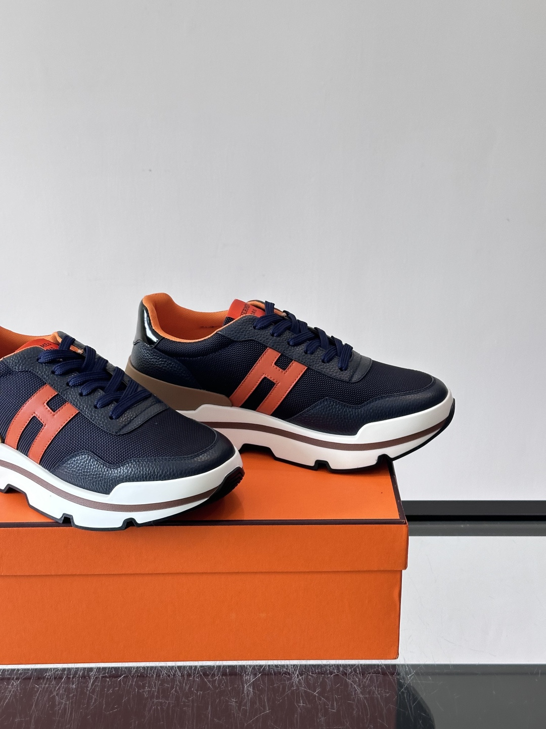 爱马仕厚底运动鞋 👟这款爱马仕厚底运动鞋采用进口头层牛皮+透气网面,质感高级又舒适。鞋头自然色橡胶嵌饰,橡胶鞋底有几 爱马仕厚底运动鞋 👟这款爱马仕厚底运动鞋采用进口头层牛皮+透气网面,质感高级又舒适。鞋头自然色橡胶嵌饰,橡胶鞋底有几