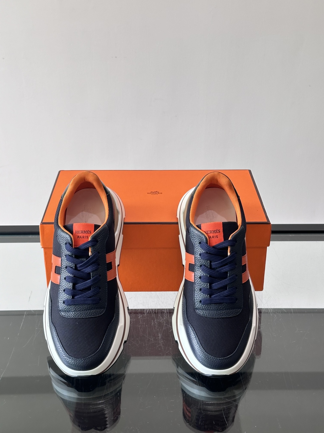 爱马仕厚底运动鞋 👟这款爱马仕厚底运动鞋采用进口头层牛皮+透气网面,质感高级又舒适。鞋头自然色橡胶嵌饰,橡胶鞋底有几 爱马仕厚底运动鞋 👟这款爱马仕厚底运动鞋采用进口头层牛皮+透气网面,质感高级又舒适。鞋头自然色橡胶嵌饰,橡胶鞋底有几