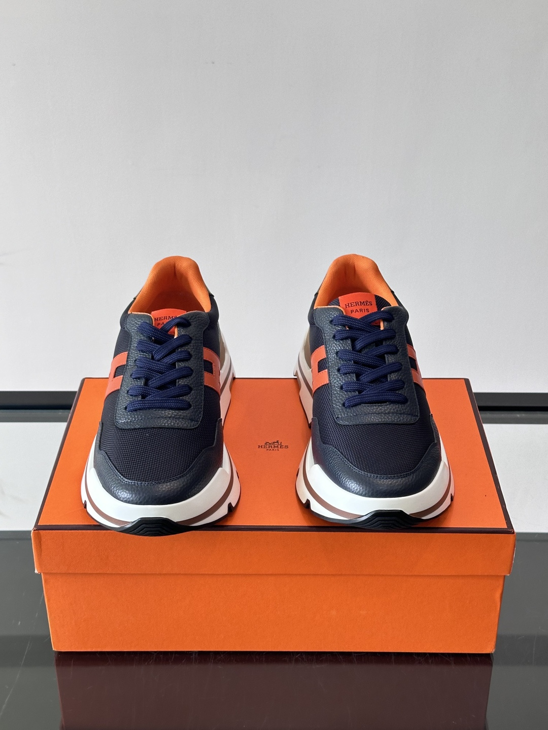 爱马仕厚底运动鞋 👟这款爱马仕厚底运动鞋采用进口头层牛皮+透气网面,质感高级又舒适。鞋头自然色橡胶嵌饰,橡胶鞋底有几 爱马仕厚底运动鞋 👟这款爱马仕厚底运动鞋采用进口头层牛皮+透气网面,质感高级又舒适。鞋头自然色橡胶嵌饰,橡胶鞋底有几