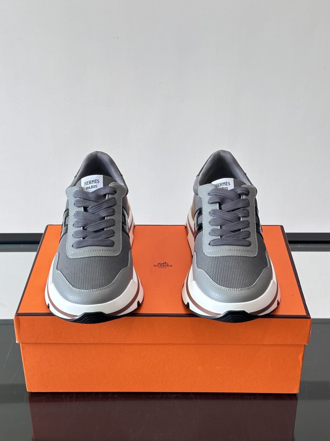 爱马仕厚底运动鞋 👟这款爱马仕厚底运动鞋采用进口头层牛皮+透气网面,质感高级又舒适。鞋头自然色橡胶嵌饰,橡胶鞋底有几 爱马仕厚底运动鞋 👟这款爱马仕厚底运动鞋采用进口头层牛皮+透气网面,质感高级又舒适。鞋头自然色橡胶嵌饰,橡胶鞋底有几