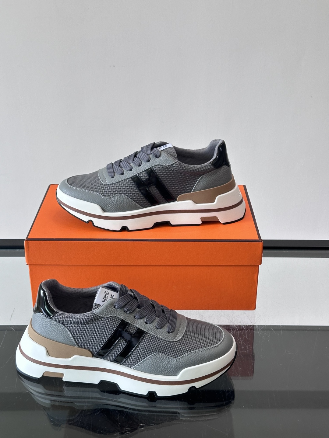 爱马仕厚底运动鞋 👟这款爱马仕厚底运动鞋采用进口头层牛皮+透气网面,质感高级又舒适。鞋头自然色橡胶嵌饰,橡胶鞋底有几 爱马仕厚底运动鞋 👟这款爱马仕厚底运动鞋采用进口头层牛皮+透气网面,质感高级又舒适。鞋头自然色橡胶嵌饰,橡胶鞋底有几
