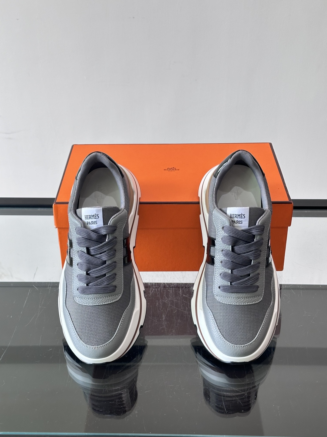 爱马仕厚底运动鞋 👟这款爱马仕厚底运动鞋采用进口头层牛皮+透气网面,质感高级又舒适。鞋头自然色橡胶嵌饰,橡胶鞋底有几 爱马仕厚底运动鞋 👟这款爱马仕厚底运动鞋采用进口头层牛皮+透气网面,质感高级又舒适。鞋头自然色橡胶嵌饰,橡胶鞋底有几
