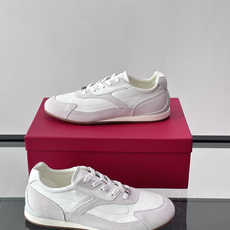 Ferragamo/菲拉格慕 新款男士拼接休闲运动鞋,这款低帮休闲鞋鞋面选用高科技印花麂皮及小牛皮革嵌饰。其灵感源自九十 Ferragamo/菲拉格慕 新款男士拼接休闲运动鞋,这款低帮休闲鞋鞋面选用高科技印花麂皮及小牛皮革嵌饰。其灵感源自九十